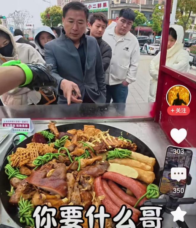 买大锅卤菜还限购找黄牛买号25元一张博主排队2小时尝完崩溃(图14)