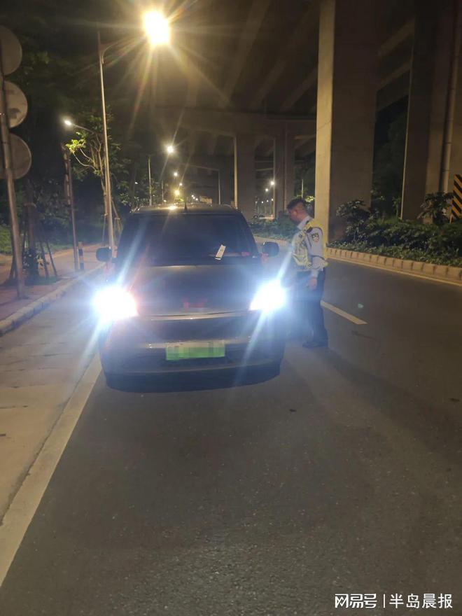 叫都叫不醒！广东中山两名男子醉驾途中睡着警方：追究刑责(图2)