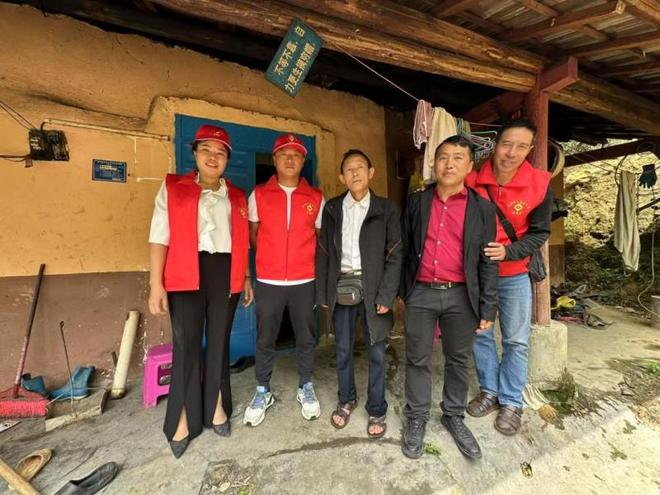 万华智汇携手红河玲兴团队为山区困难群众送爱心(图2)