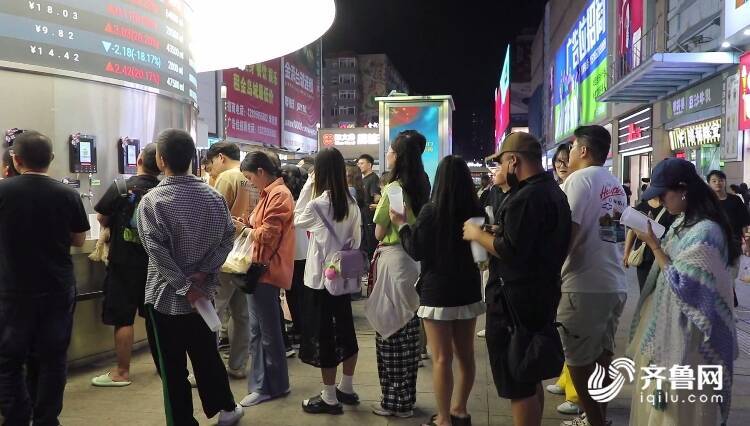 “青岛啤酒交易所”排队打啤酒消费新场景火出圈(图3)