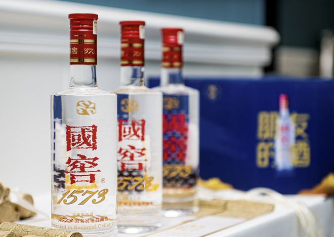 泸州老窖交出近10年最差半年报研发28度国窖1573突围年轻化(图2)