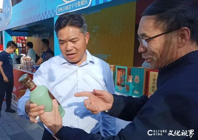 云门酒业作为山东白酒行业唯一代表亮相商务部“老字号嘉年华”(图1)