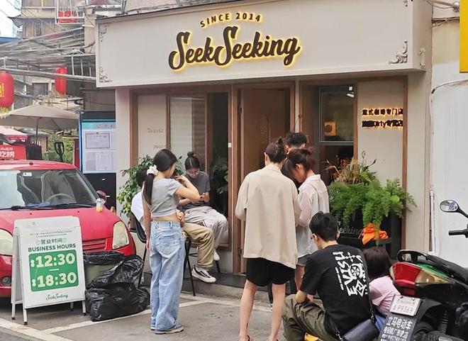 日咖夜酒：流淌在云岩街巷里的“新味道”与“活经济”(图1)