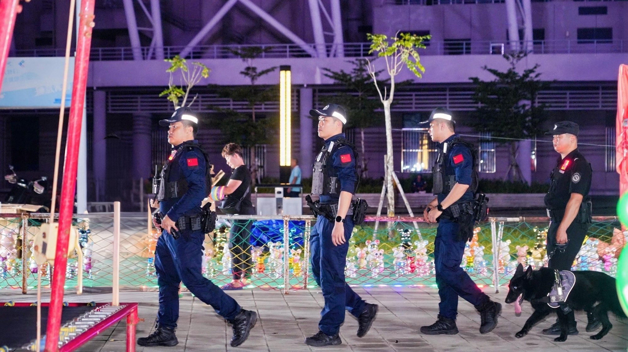 海南万宁警方全力护航2025万宁热浪消费季暨青岛啤酒嘉年华(图1)