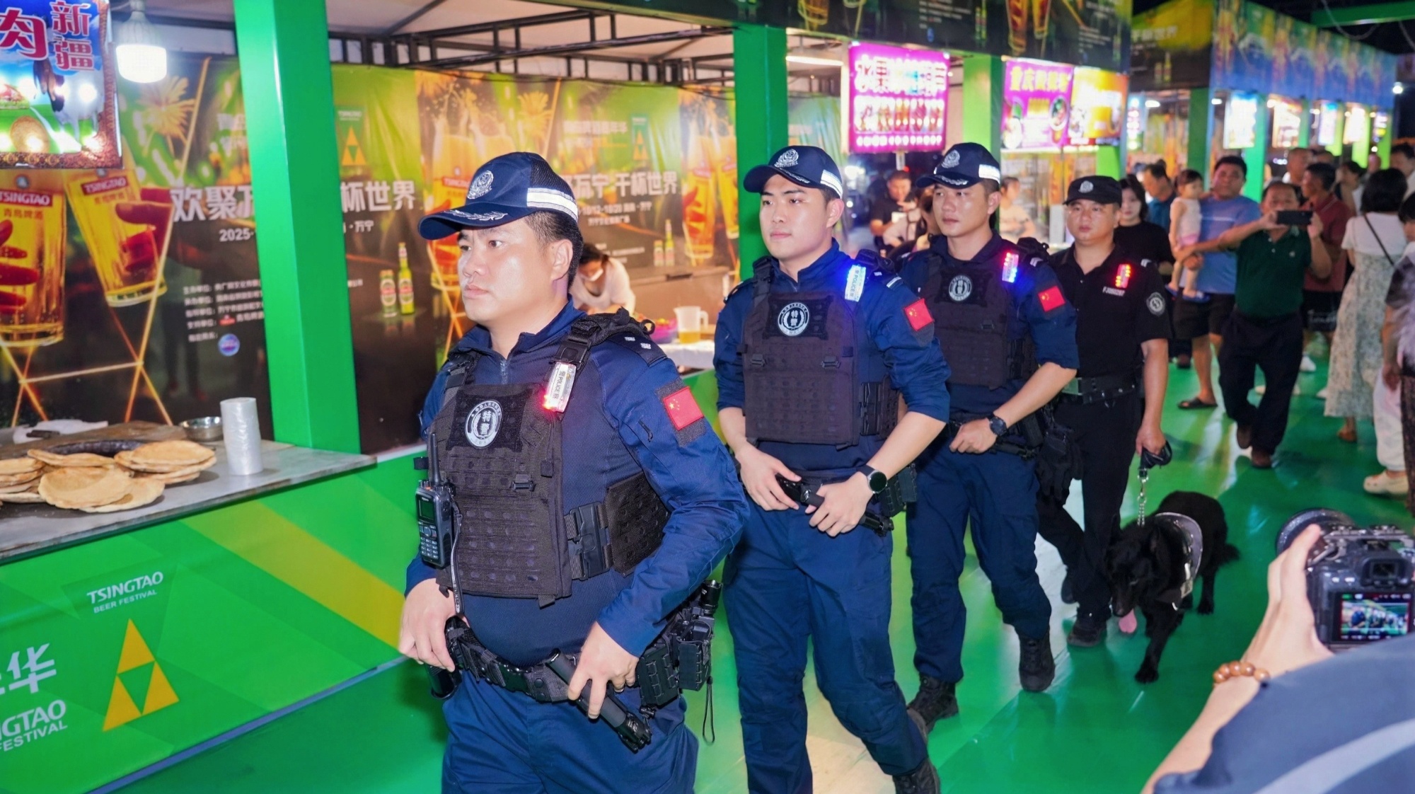 海南万宁警方全力护航2025万宁热浪消费季暨青岛啤酒嘉年华(图2)