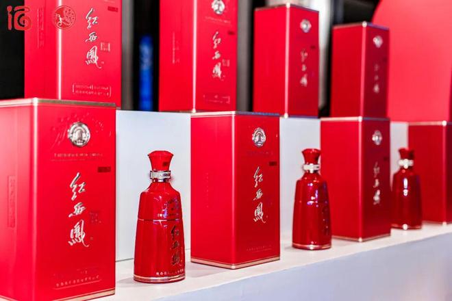 升级与创新兼顾西凤酒数颗震撼弹的背后隐藏着名酒发展新路径？(图1)