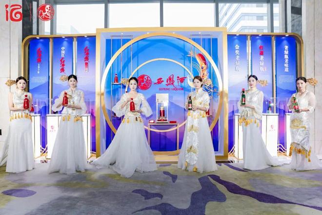 升级与创新兼顾西凤酒数颗震撼弹的背后隐藏着名酒发展新路径？(图2)