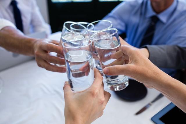 茅台崩三成国产红酒量跌八成国人为什么不爱喝酒了？(图3)