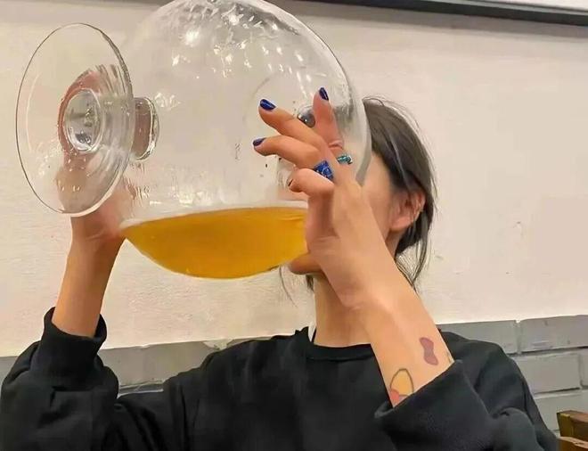 13秒喝1升！尘封48年的啤酒速饮纪录(图1)