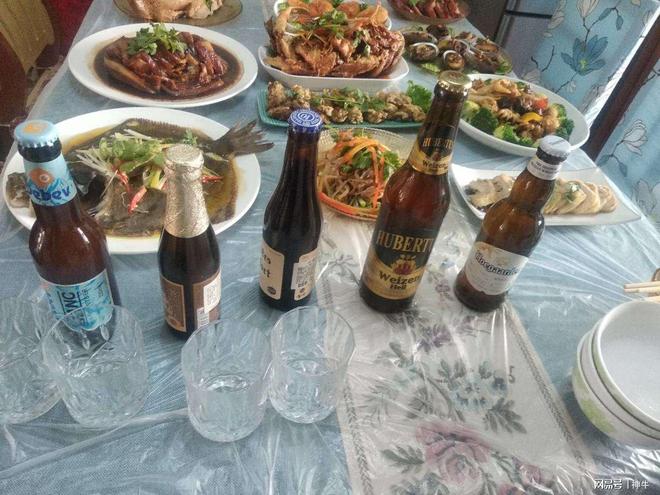终于有烟酒店老板肯说实话:红火一时的乌苏啤酒为啥现在少见了(图1)
