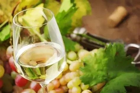 经济低迷时名庄葡萄酒为何还在涨价？普通人想喝上平价名庄好酒就看这篇！(图2)