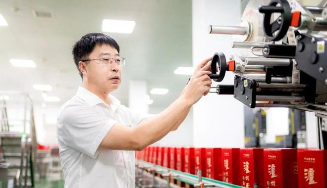 泸州老窖：从传统酿造到数智工厂引领白酒行业智能制造转型升级(图1)