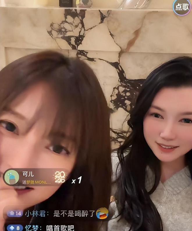 深夜2点直播10分钟被封！赵薇凌晨亲美女主播复出试探藏不住了(图2)