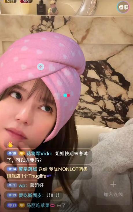 深夜2点直播10分钟被封！赵薇凌晨亲美女主播复出试探藏不住了(图9)