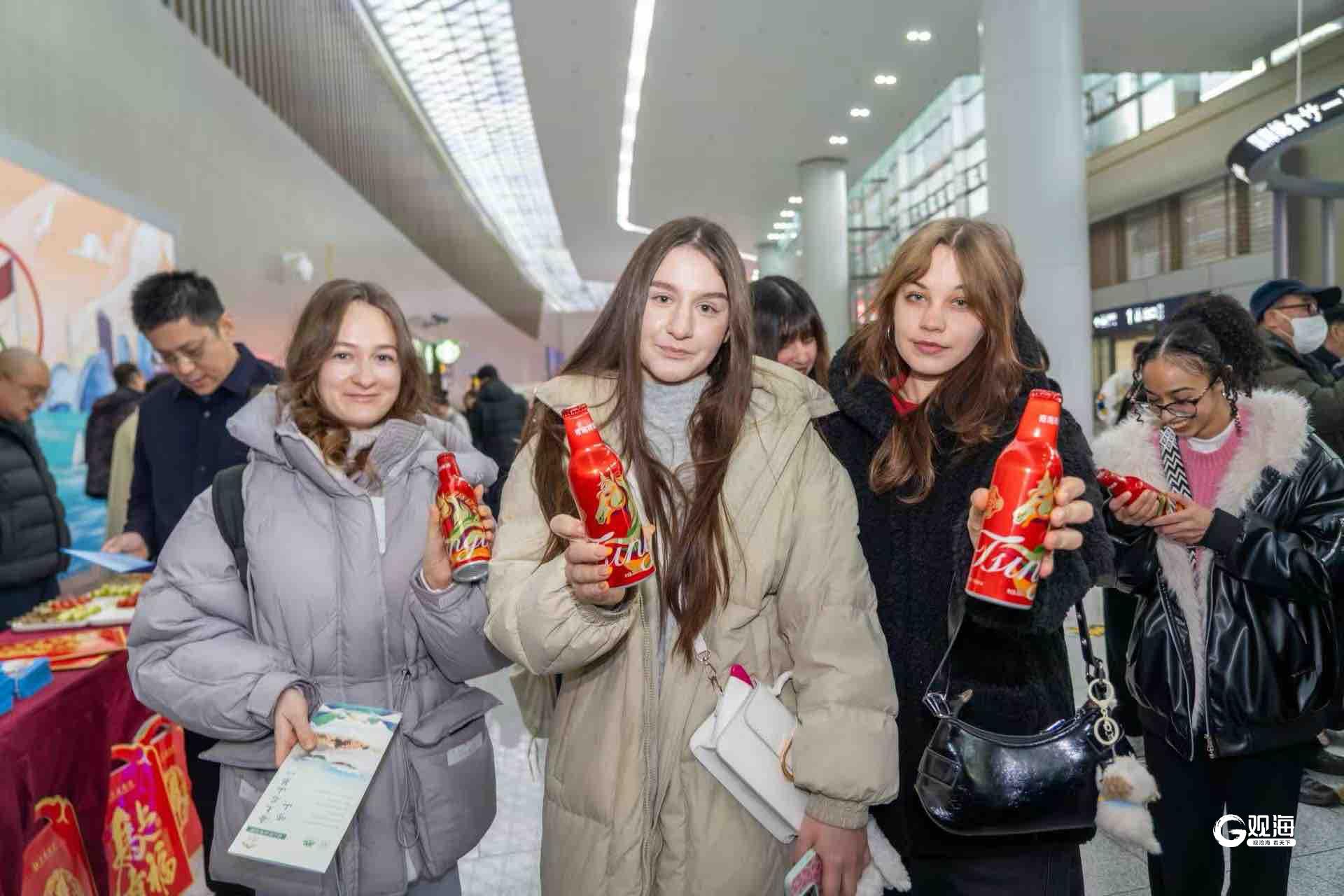 欢声笑语、暖意融融！入境游客抵青即享新春文旅盛宴(图4)