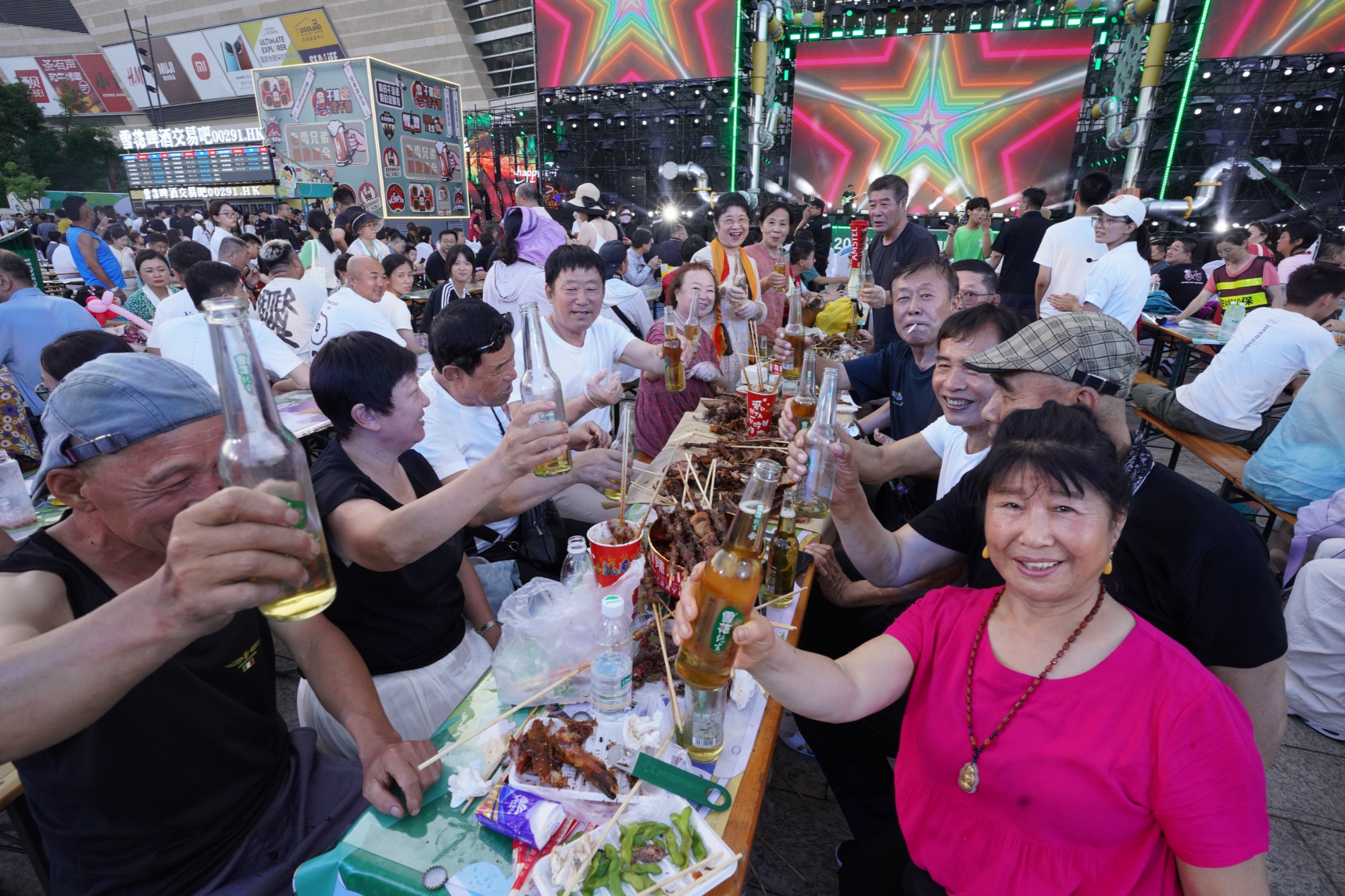 举杯“啤酒之都”2025沈阳雪花国际啤酒嘉年华启幕(图2)