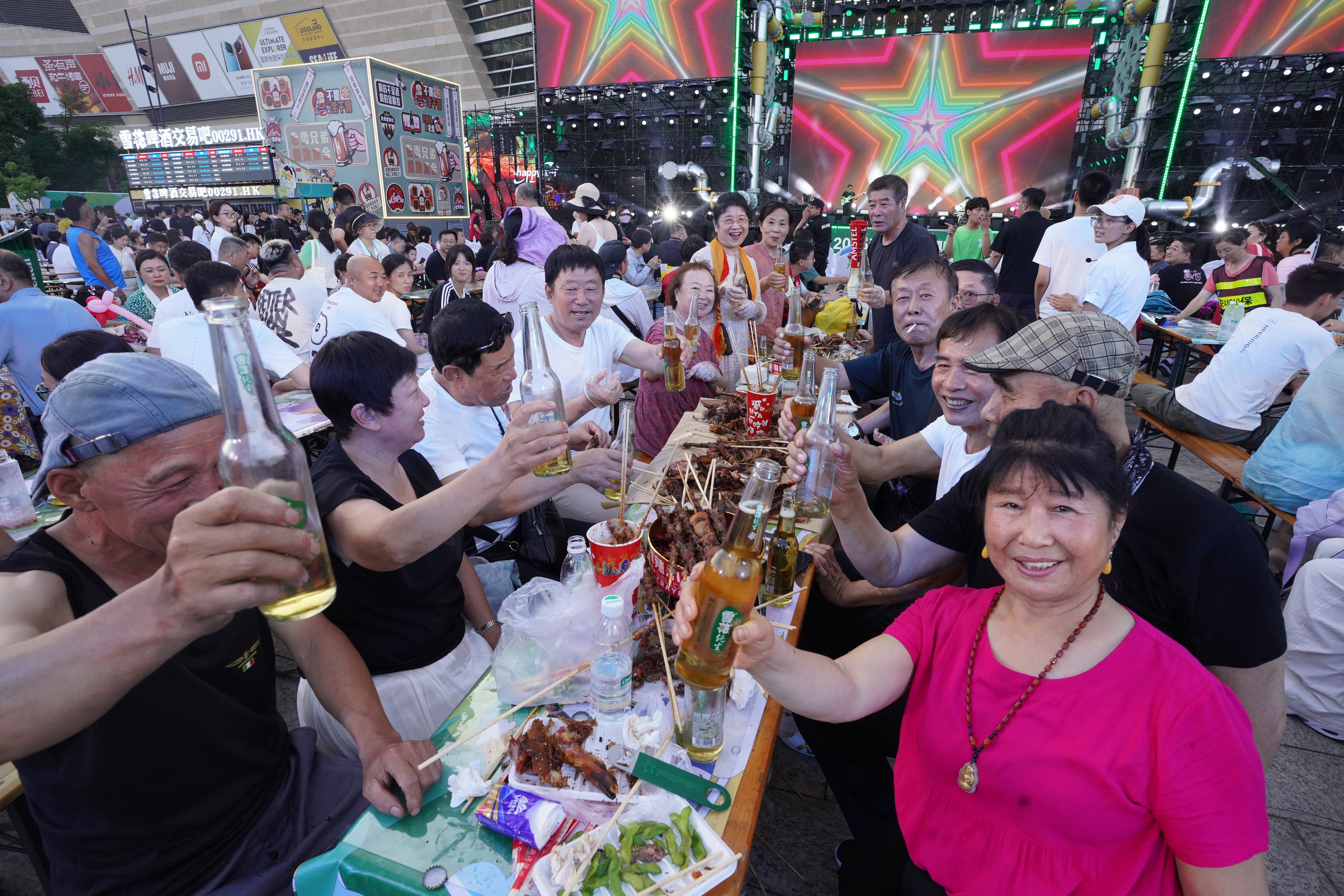 2025沈阳雪花国际啤酒嘉年华启幕以酒为媒邀您共赴盛夏狂欢(图2)