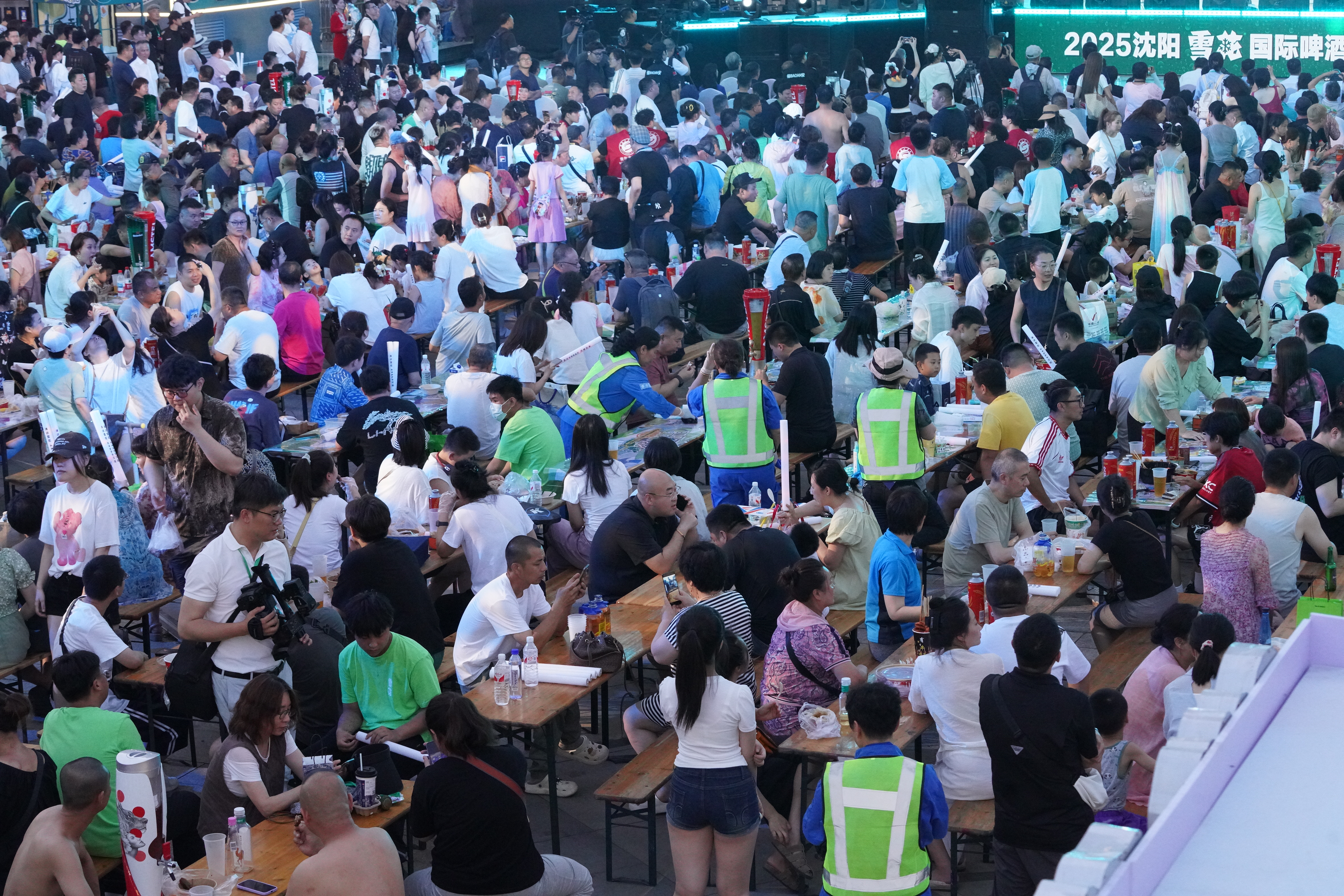 2025沈阳雪花国际啤酒嘉年华启幕以酒为媒邀您共赴盛夏狂欢(图3)