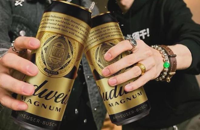 【饮品】百威中国喊出2026“赢回来”押注高端新品与本土品牌(图2)