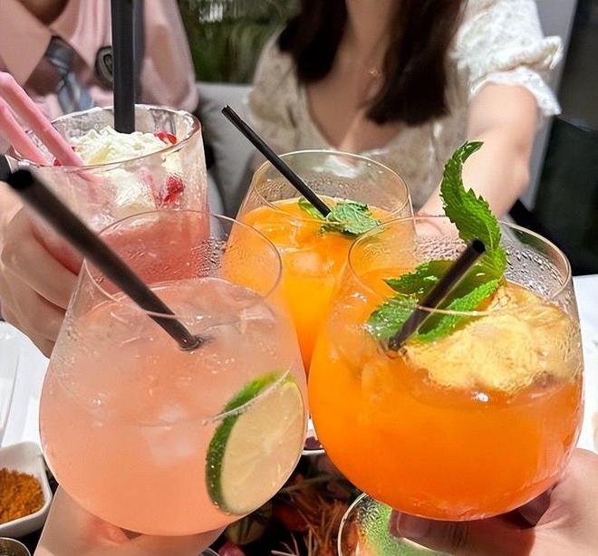 日本餐企在中国赚不到钱？萨莉亚红酒卖断货百亿营收却利润缩水(图5)